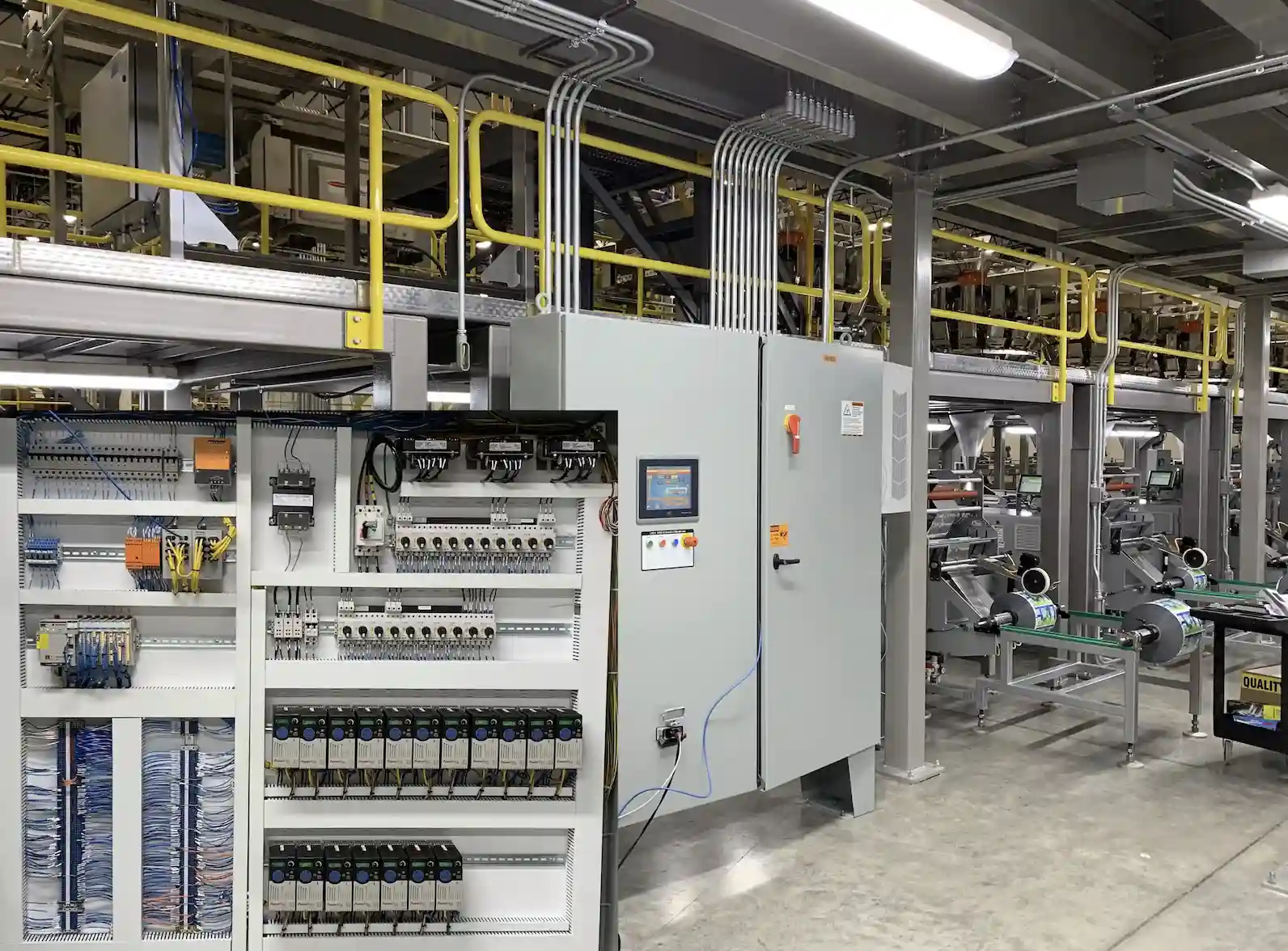 Endüstriyel elektrik kontrol panosu